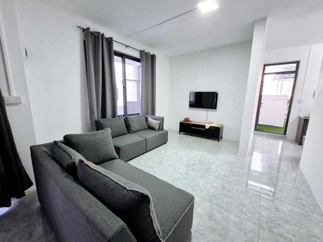 Skyview Apartment- Rooftop Penthouse With Sunset & Sea Views Flic-en-Flacq Exterior foto