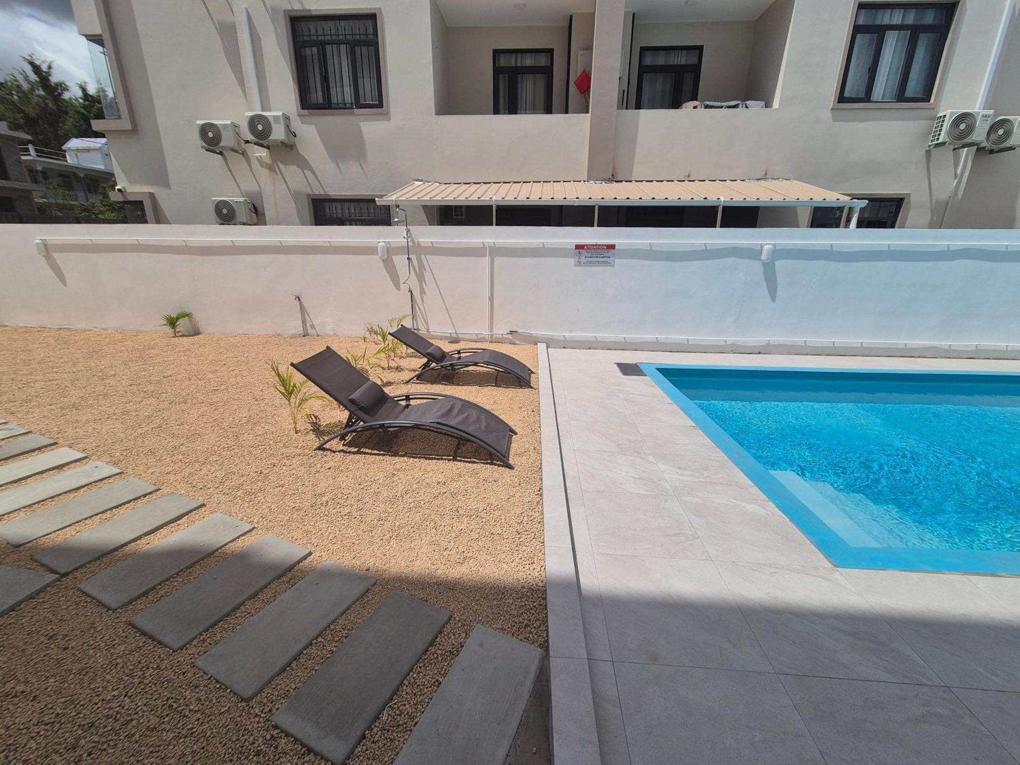 Skyview Apartment- Rooftop Penthouse With Sunset & Sea Views Flic-en-Flacq Exterior foto