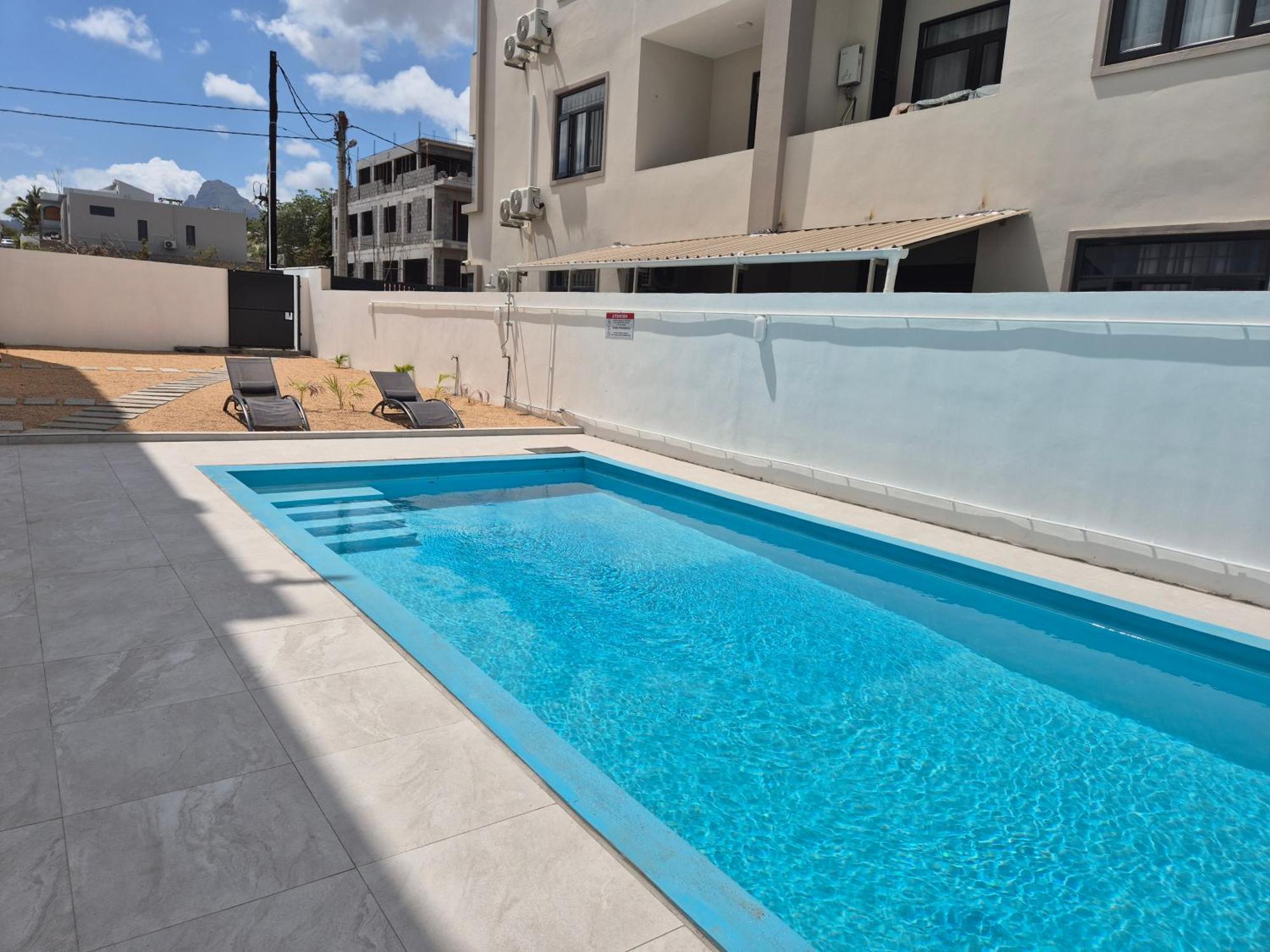 Skyview Apartment- Rooftop Penthouse With Sunset & Sea Views Flic-en-Flacq Exterior foto